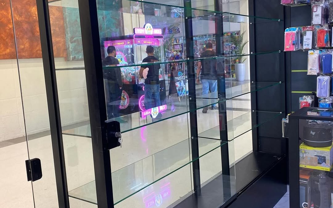 Prateleiras de vidro sob medida — Vidraçaria Leal Curitiba